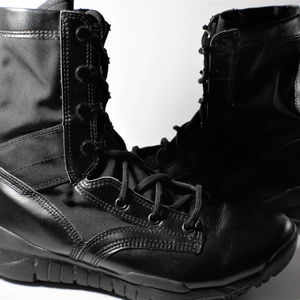 nike field boot black
